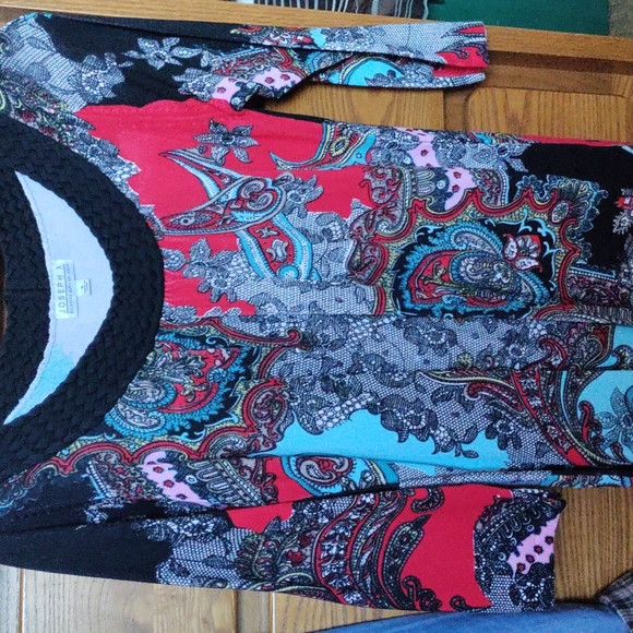 Cute Top Size Small - Picture 5 of 6